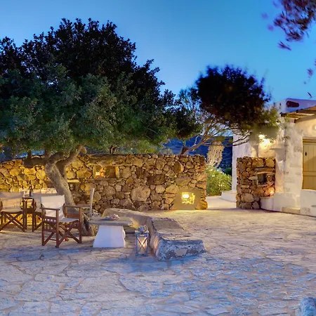 Eleonas Paros Estate - With Private Pools Or Jacuzzi & Professional Tennis Court فيلة